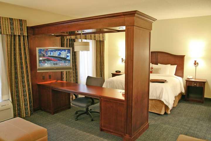 Hampton Inn & Suites Indianapolis-Airport Esterno foto