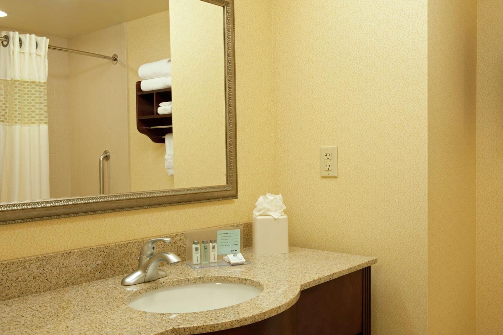 Hampton Inn & Suites Indianapolis-Airport Esterno foto