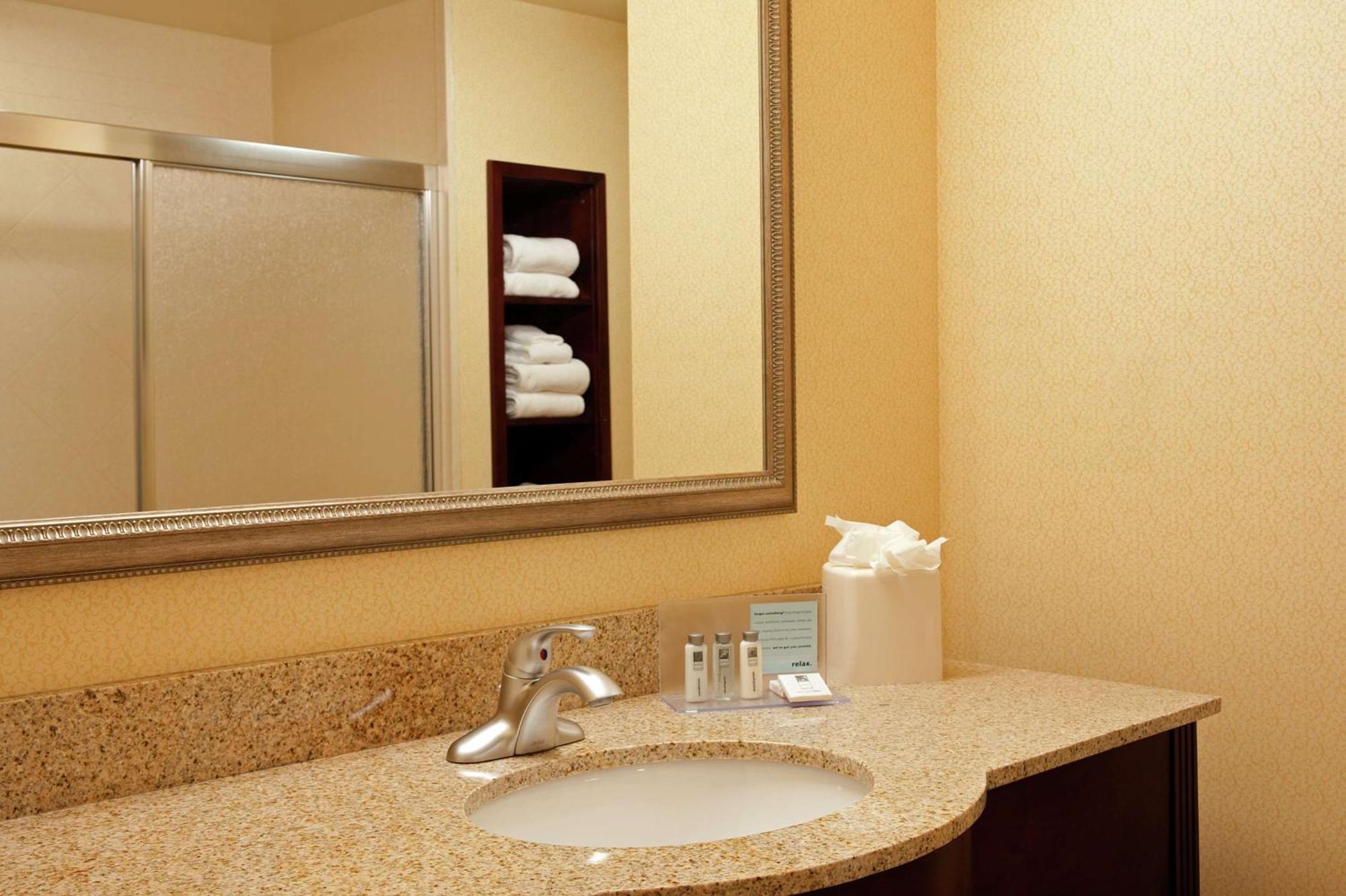 Hampton Inn & Suites Indianapolis-Airport Esterno foto